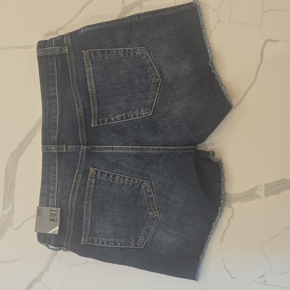 NWT Kut From The Cloth Gidget Fray Denim Shorts Blue Size 6 - Picture 2 of 8